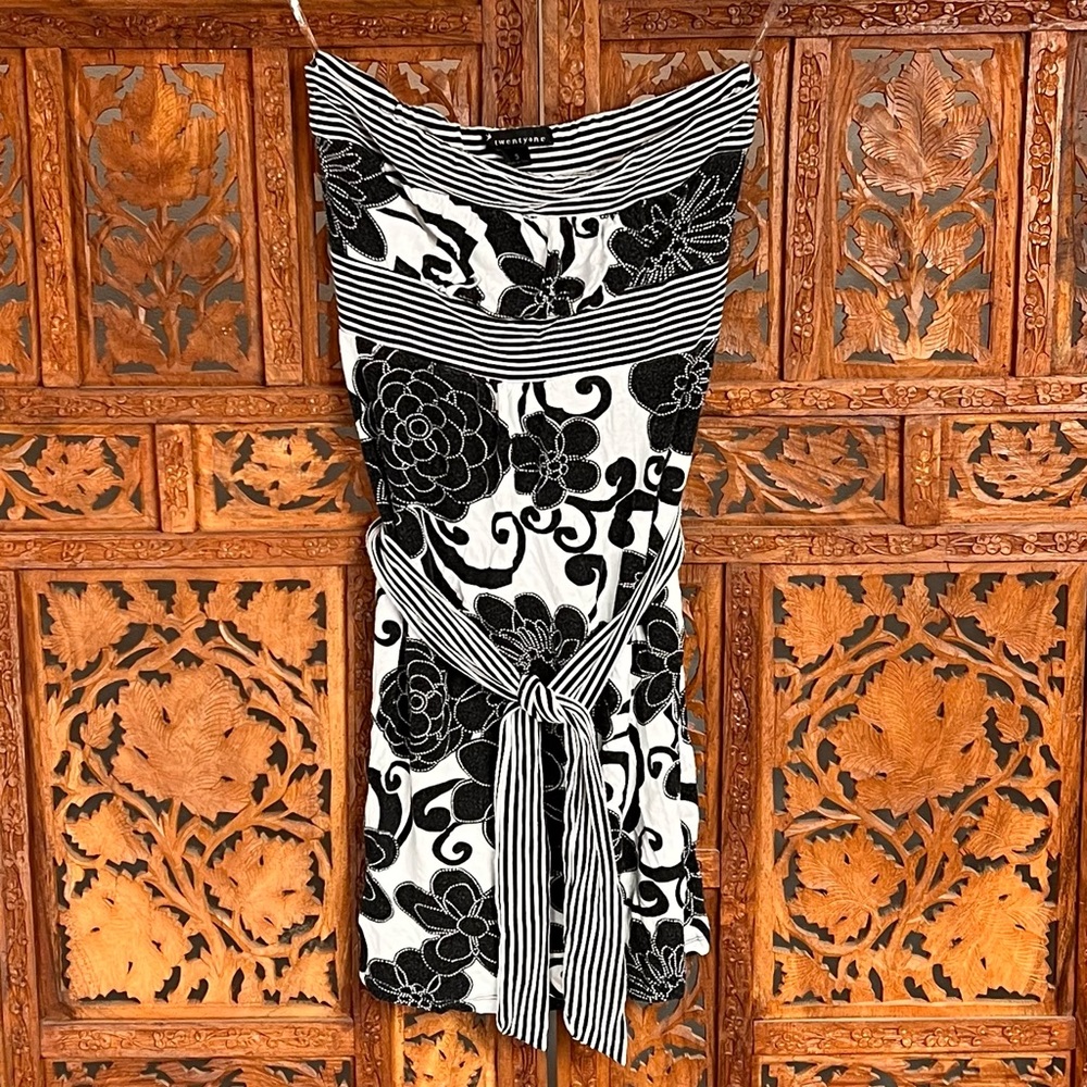 Black and White strapless dress with attached belt